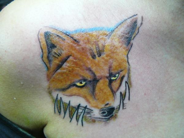 Photo de renard en couleur, réaliste, couleur réalisé par Red Medicine Tattoo Shop