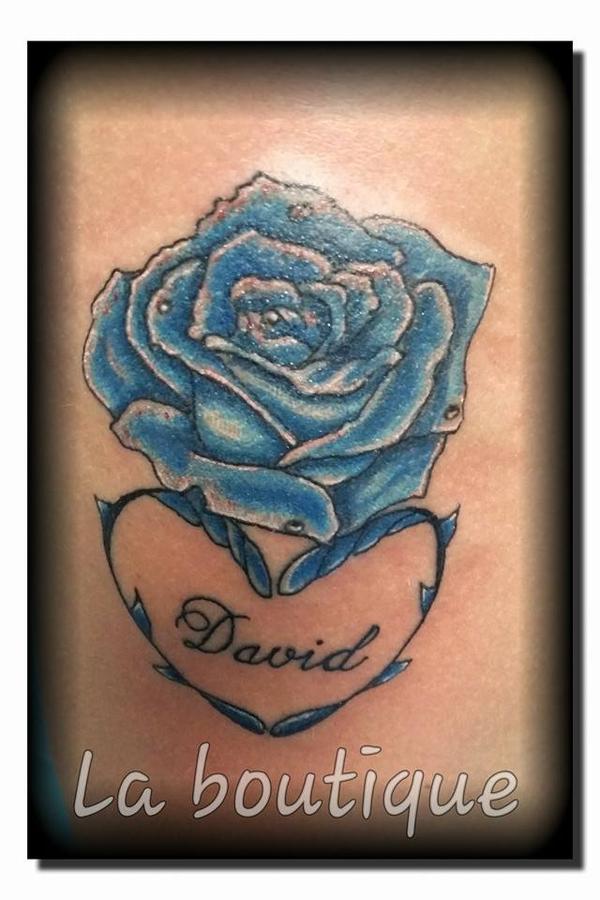 Photo de Rose bleue, fleurs, tatouage réalisé par La Boutique tatouage