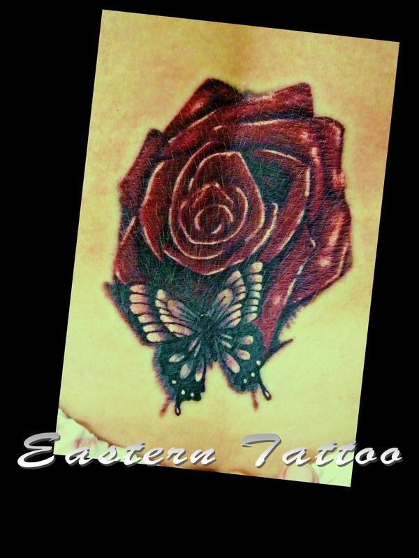 Photo de Rose et papillon, papillon, fleurs réalisé par Eastern Tattoo