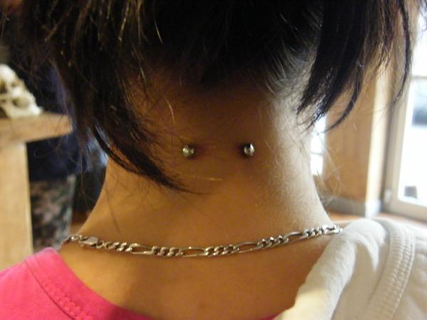 Photo de surface, piercing, superficiel réalisé par Crypte Tattoo PIercing