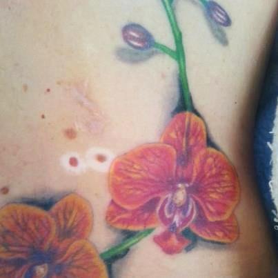 Tatouage orchidées