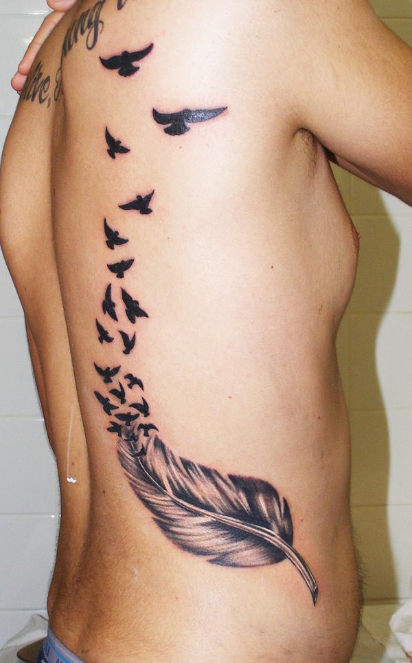 Photo de tatouage plume, animaux, tatouage réalisé par Eastern Tattoo