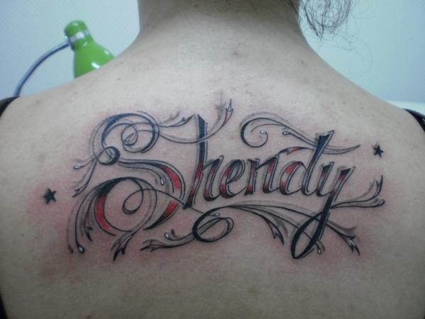 Photo de tattoo chicanos, lettrage, tatouage réalisé par Body Titane