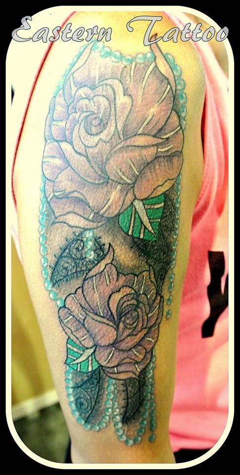 tattoo new school roses et perles