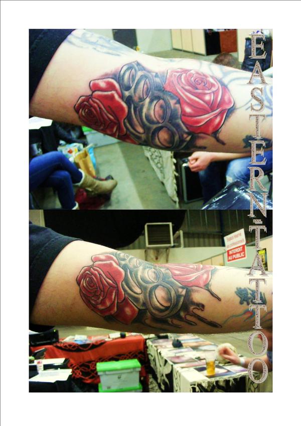 Photo de tattoo old school, rose, tatouage réalisé par Eastern Tattoo