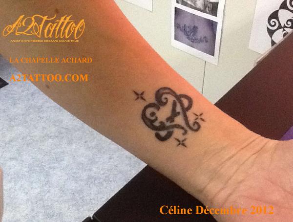 Photo de tattoo poignet femme, tribal, étoiles réalisé par A2Tattoo