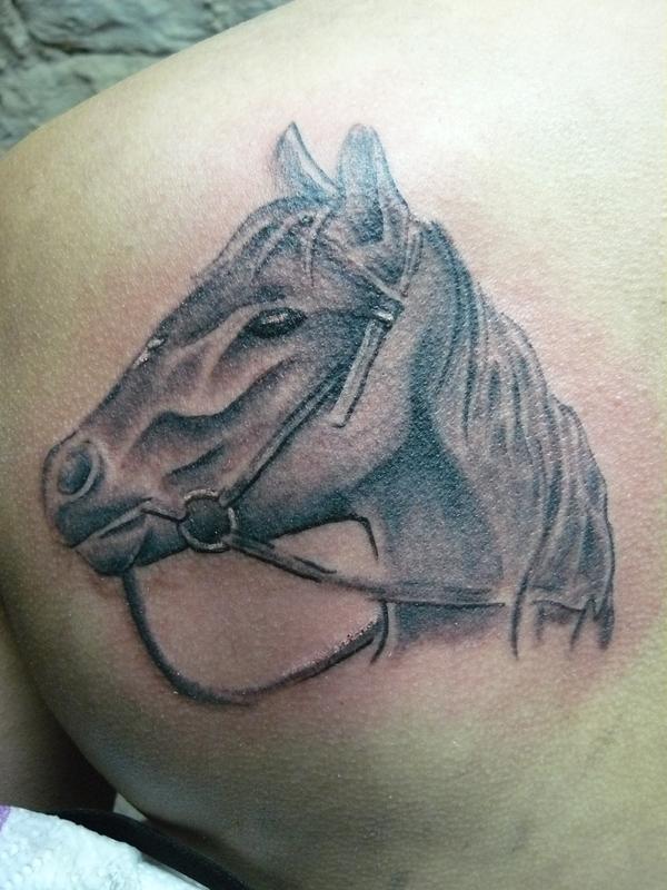 Tatouage réalisé par Red Medicine Tattoo Shop