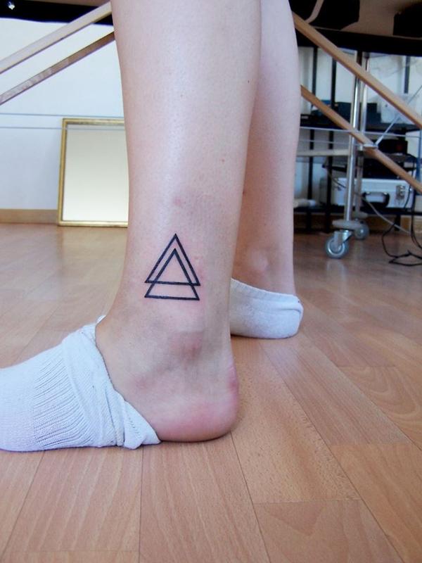 Photo de triangles, triangle, tatouage réalisé par Corpus memori