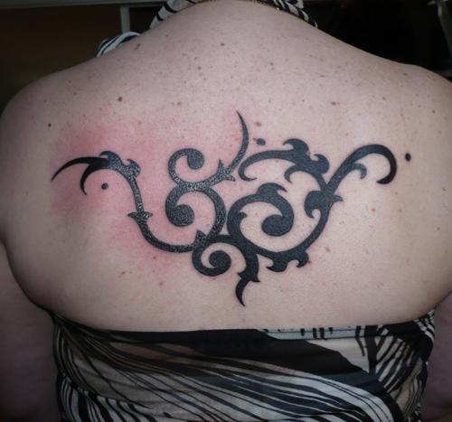 Tribal dans le dos
