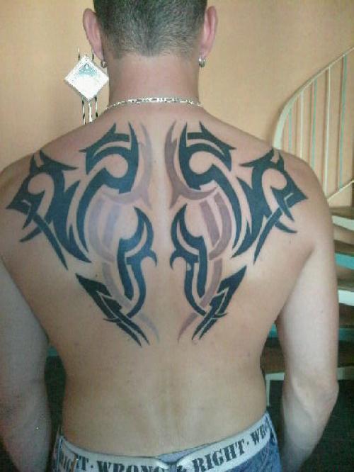 Tribal dans le dos