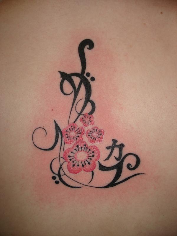 Tribal et fleurs