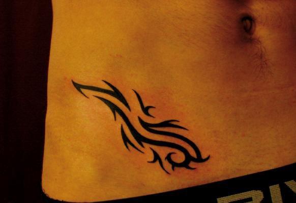 Tribal flamme à l'aine