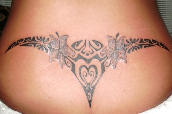 tribal maori et fleur