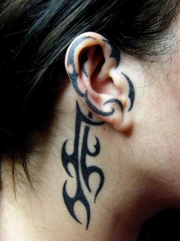 Photo de tribal oreille, tribal, oreille réalisé par Crypte Tattoo PIercing