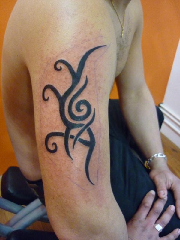 Photo de tribal perso, tribal, tatouage réalisé par RaynoTattoo