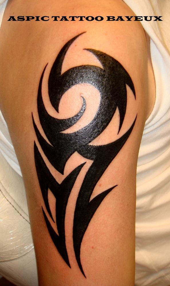 Photo de Tribal ronce, tribal, tatouage réalisé par Aspic  Tattoo