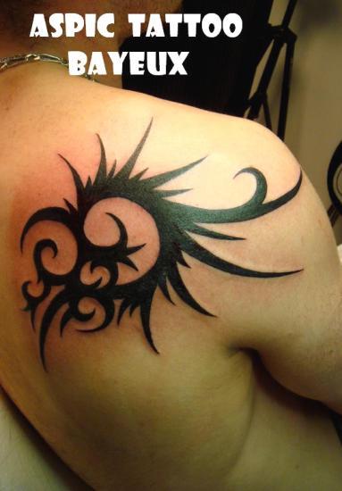 Photo de tribal rond et pointu, tribal, rond réalisé par Aspic  Tattoo