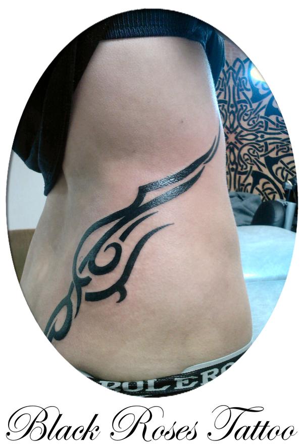 Tribal sur la hanche