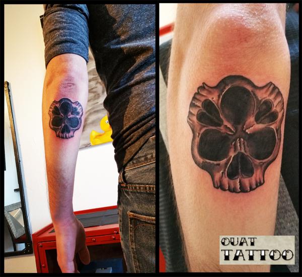 Tatouage réalisé par Ouat Tattoo