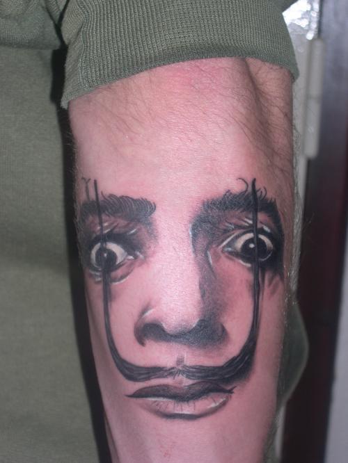 visage et moustaches