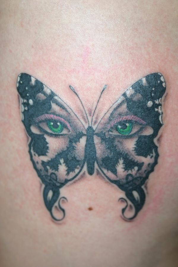 Photo de yeux réalistes  papillon, papillon, animaux réalisé par Bodygraphic